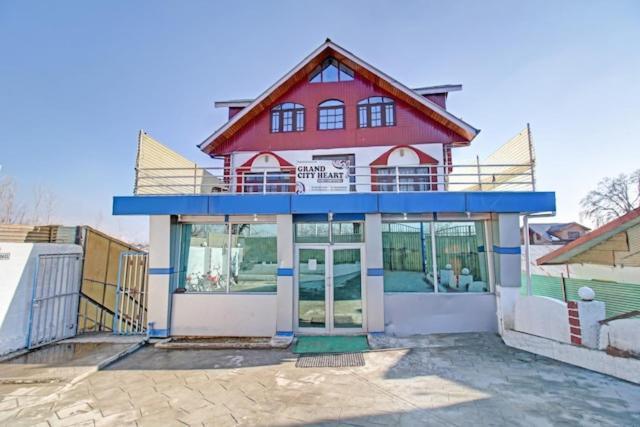 Hotel Grand City Heart Srīnagar Exteriör bild